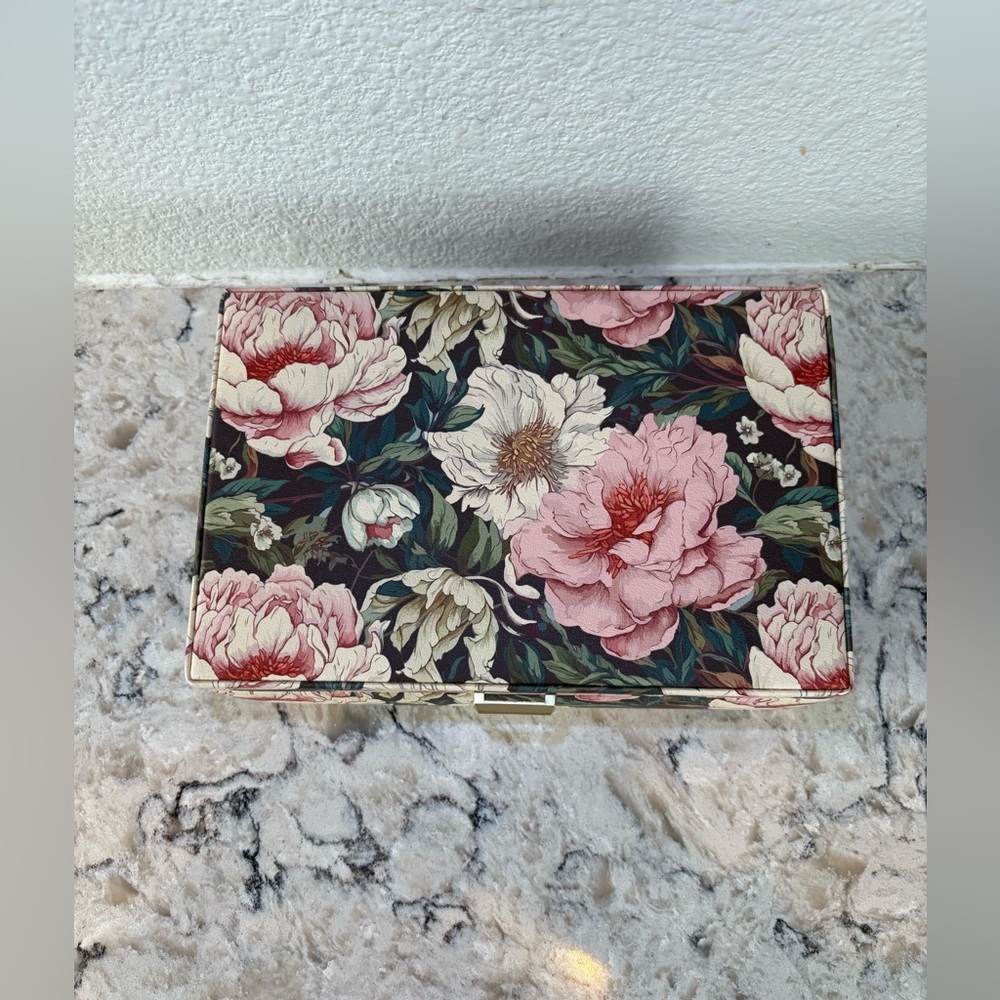 Cupcakes & Cashmere Floral Jewelry Box